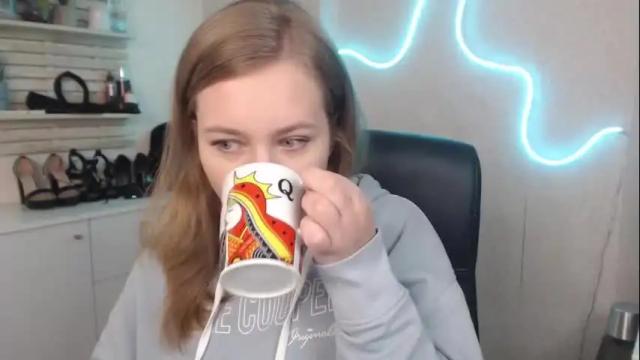 Image 2 of holly_bb95 Stream on Chaturbate on 13 days ago