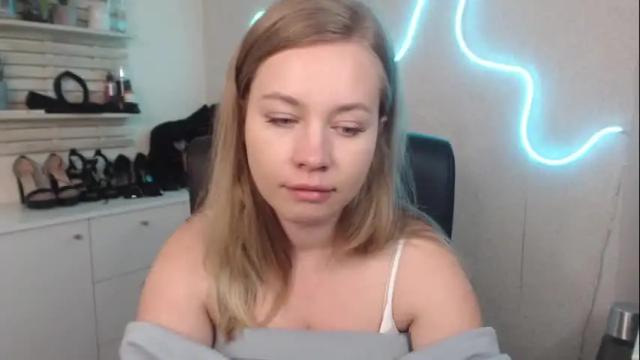 Image 8 of holly_bb95 Stream on Chaturbate on 13 days ago