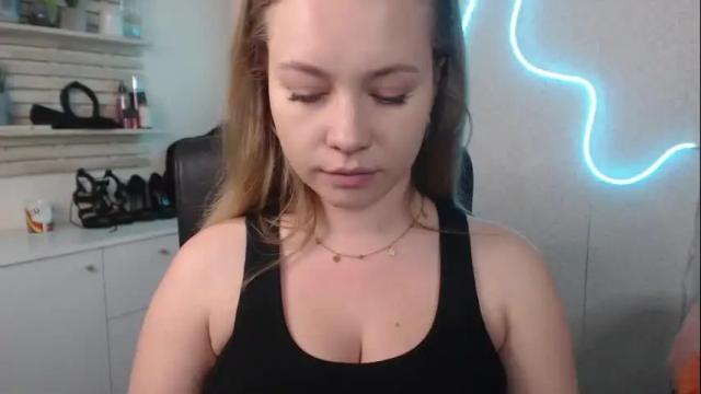 Image 10 of holly_bb95 Stream on Chaturbate on 11 days ago