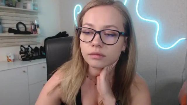 Image 11 of holly_bb95 Stream on Chaturbate on 11 days ago