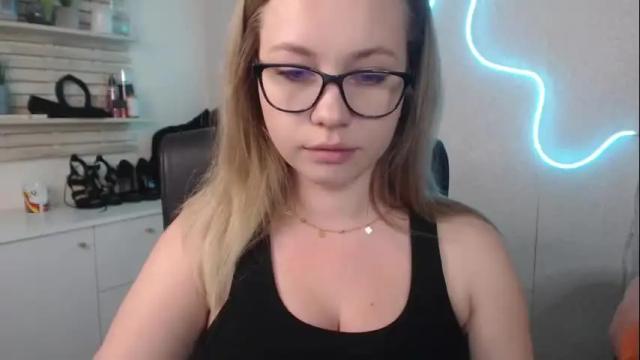 Image 12 of holly_bb95 Stream on Chaturbate on 11 days ago