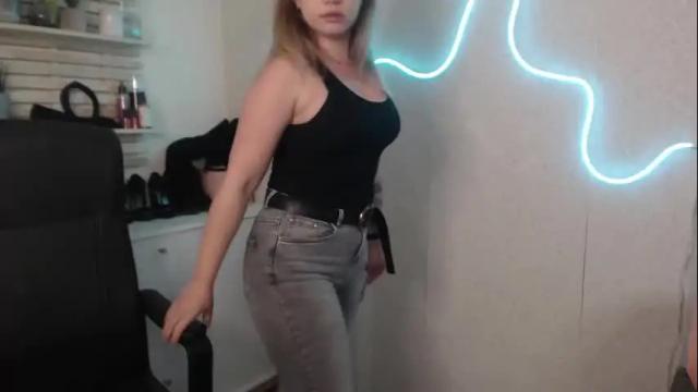 Image 6 of holly_bb95 Stream on Chaturbate on 11 days ago