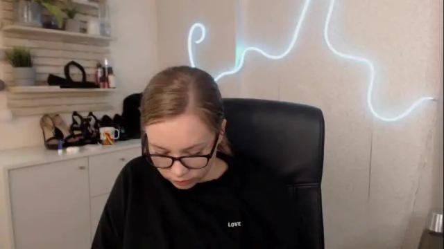 Image 10 of holly_bb95 Stream on Chaturbate on 12 days ago