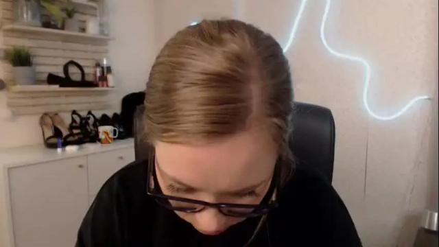 Image 11 of holly_bb95 Stream on Chaturbate on 12 days ago