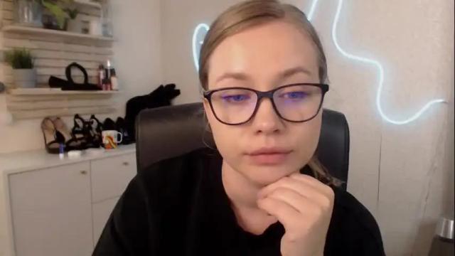 Image 2 of holly_bb95 Stream on Chaturbate on 12 days ago