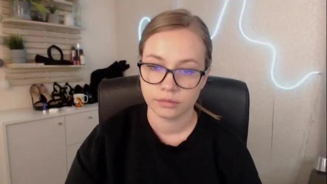 Image 3 of holly_bb95 Stream on Chaturbate on 12 days ago