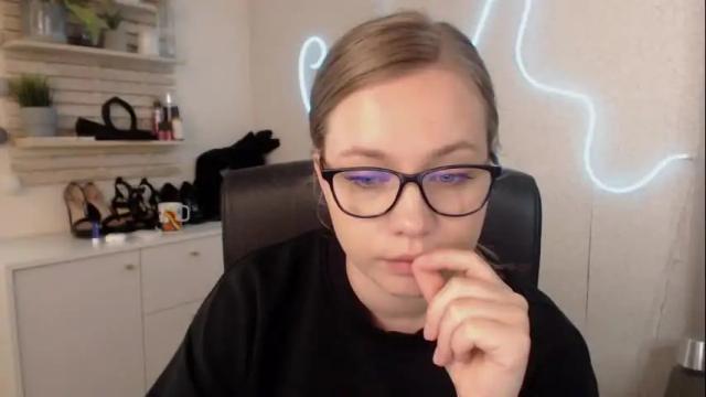 Image 7 of holly_bb95 Stream on Chaturbate on 12 days ago