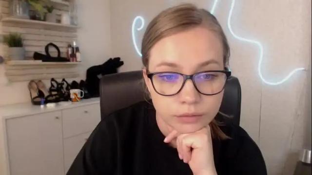 Image 8 of holly_bb95 Stream on Chaturbate on 12 days ago