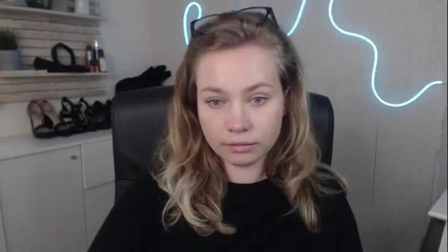 Image 12 of holly_bb95 Stream on Chaturbate on 6 days ago