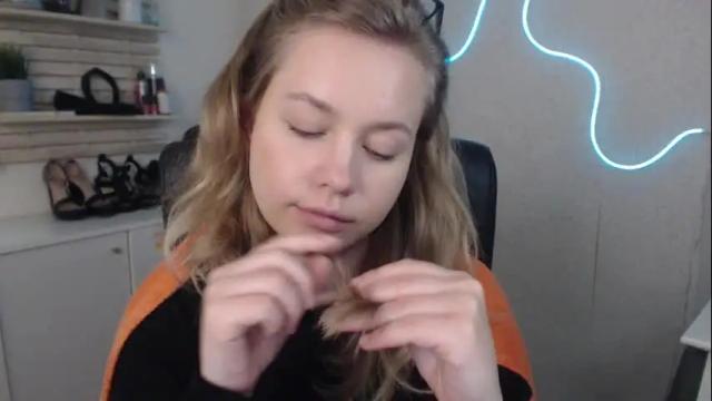 Image 2 of holly_bb95 Stream on Chaturbate on 6 days ago