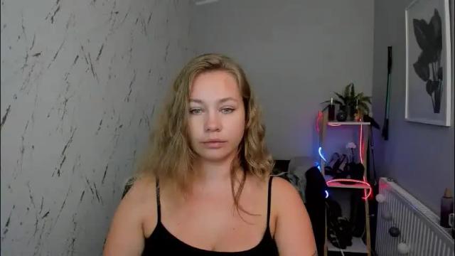 Image 2 of holly_bb95 Stream on Chaturbate on 3 months ago