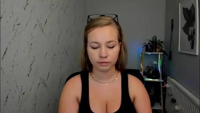 Image 3 of holly_bb95 Stream on Chaturbate on 3 months ago