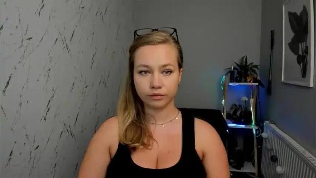Image 8 of holly_bb95 Stream on Chaturbate on 3 months ago