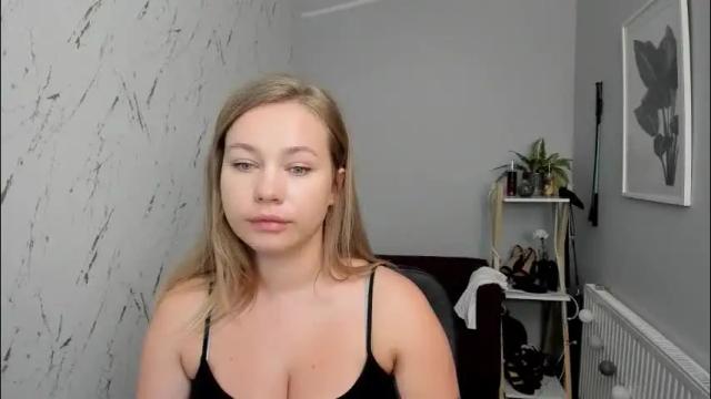 Image 10 of holly_bb95 Stream on Chaturbate on 2 months ago