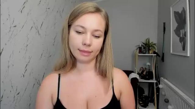 Image 12 of holly_bb95 Stream on Chaturbate on 2 months ago
