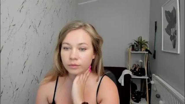 Image 8 of holly_bb95 Stream on Chaturbate on 2 months ago
