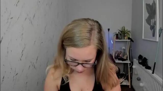 Image 11 of holly_bb95 Stream on Chaturbate on 2 months ago