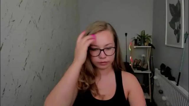 Image 2 of holly_bb95 Stream on Chaturbate on 2 months ago