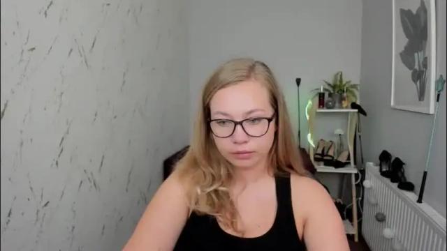 Image 3 of holly_bb95 Stream on Chaturbate on 2 months ago