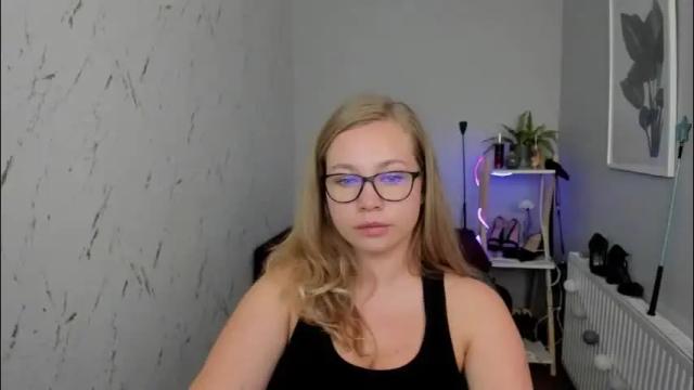 Image 4 of holly_bb95 Stream on Chaturbate on 2 months ago