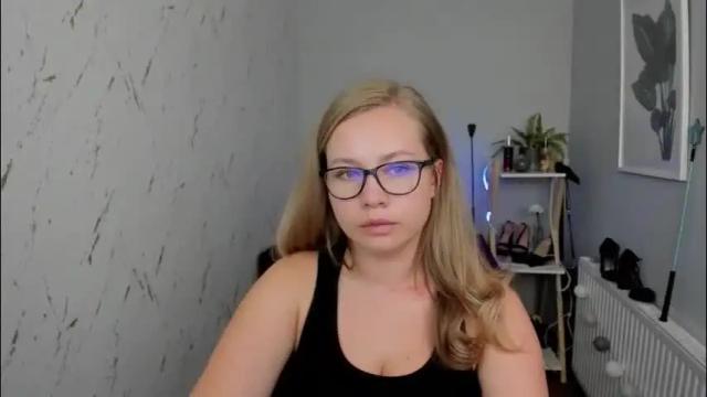 Image 7 of holly_bb95 Stream on Chaturbate on 2 months ago