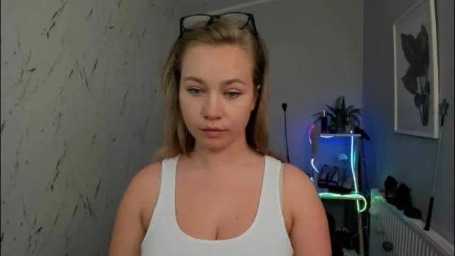 Image 4 of holly_bb95 Stream on Chaturbate on 2 months ago