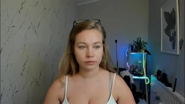 Thumbnail 1, holly_bb95's Stream at Chaturbate, 2 months ago