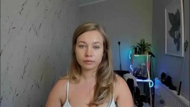 Image 2 of holly_bb95 Stream on Chaturbate on 2 months ago