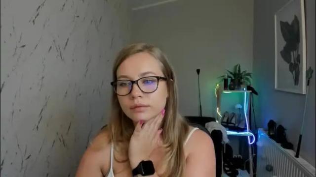 Image 6 of holly_bb95 Stream on Chaturbate on 2 months ago