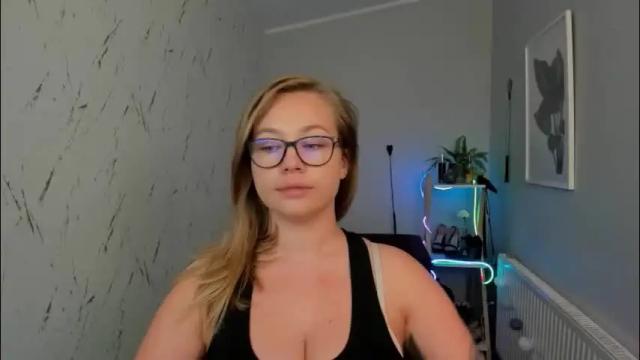 Image 8 of holly_bb95 Stream on Chaturbate on 2 months ago