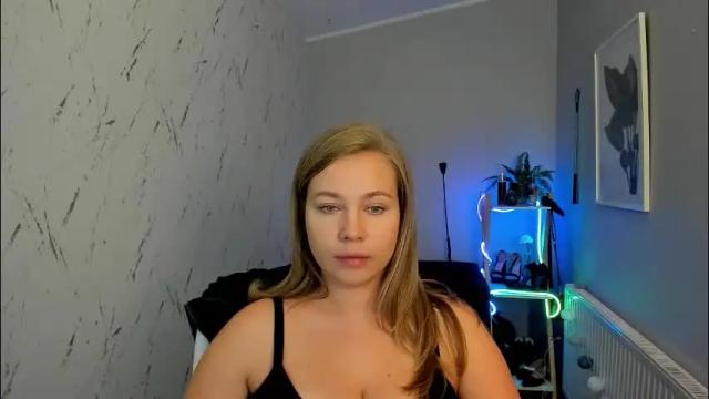 Image 3 of holly_bb95 Stream on Chaturbate on 2 months ago