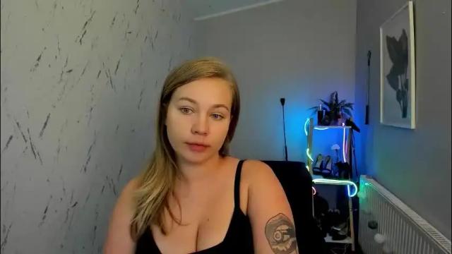 Image 6 of holly_bb95 Stream on Chaturbate on 2 months ago
