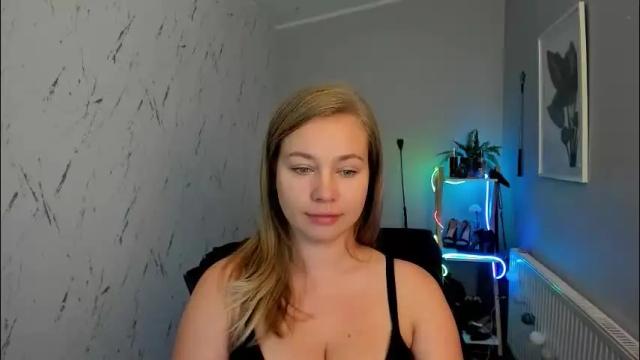 Image 8 of holly_bb95 Stream on Chaturbate on 2 months ago