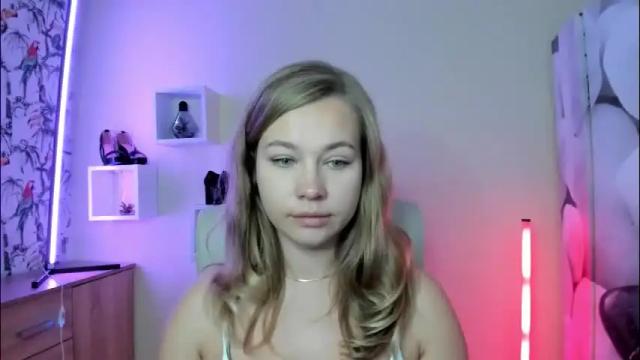 Image 7 of holly_bb95 Stream on Chaturbate on 2 months ago
