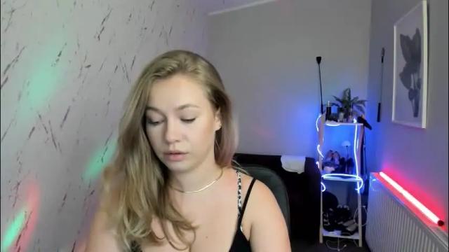 Image 10 of holly_bb95 Stream on Chaturbate on 1 month ago