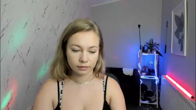 Image 12 of holly_bb95 Stream on Chaturbate on 1 month ago