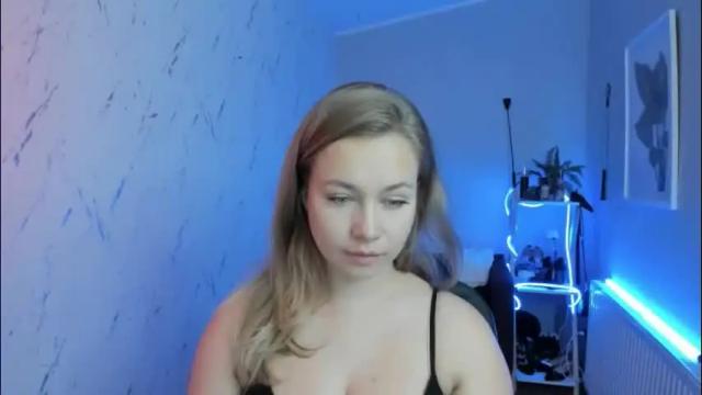 Image 10 of holly_bb95 Stream on Chaturbate on 1 month ago