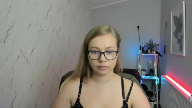Image 7 of holly_bb95 Stream on Chaturbate on 1 month ago