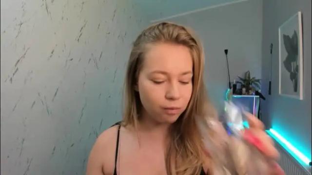 Image 10 of holly_bb95 Stream on Chaturbate on 1 month ago