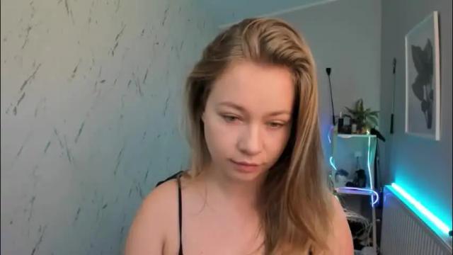 Image 7 of holly_bb95 Stream on Chaturbate on 1 month ago