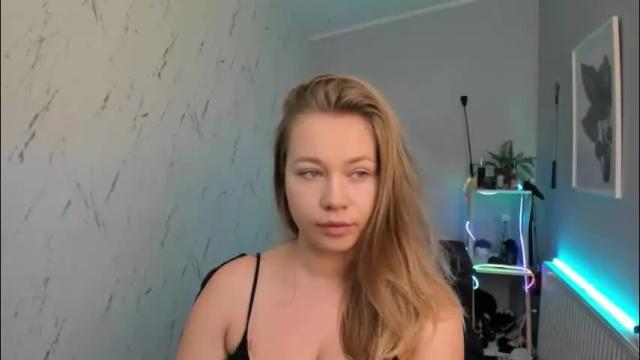 Image 8 of holly_bb95 Stream on Chaturbate on 1 month ago
