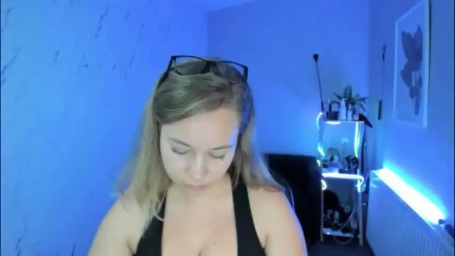 Image 10 of holly_bb95 Stream on Chaturbate on 1 month ago