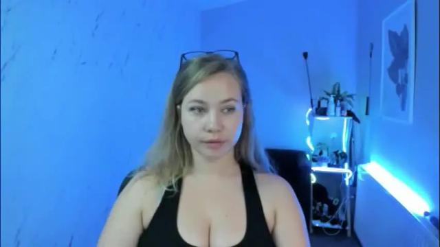 Image 11 of holly_bb95 Stream on Chaturbate on 1 month ago