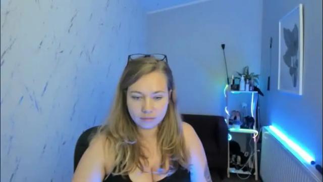 Image 2 of holly_bb95 Stream on Chaturbate on 1 month ago