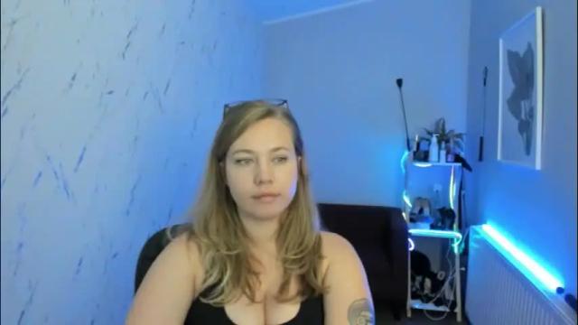 Image 3 of holly_bb95 Stream on Chaturbate on 1 month ago