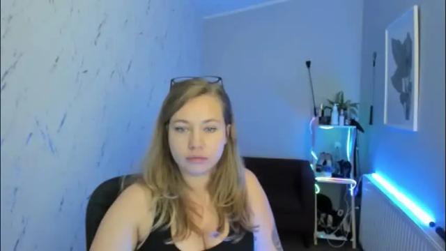Image 4 of holly_bb95 Stream on Chaturbate on 1 month ago
