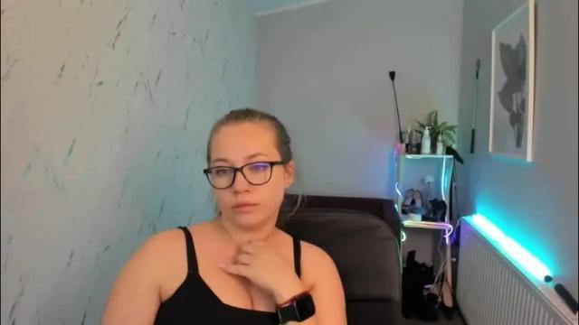 Image 11 of holly_bb95 Stream on Chaturbate on 1 month ago