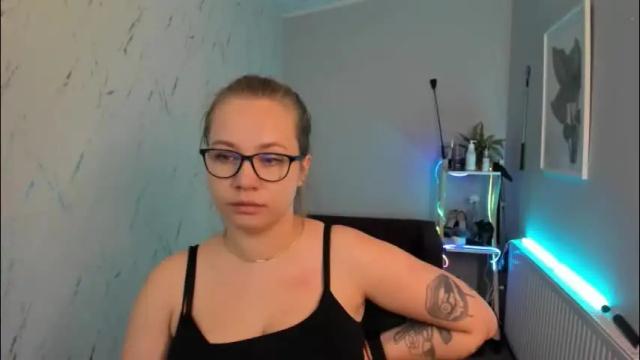 Image 2 of holly_bb95 Stream on Chaturbate on 1 month ago