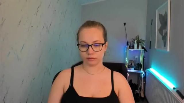 Image 3 of holly_bb95 Stream on Chaturbate on 1 month ago