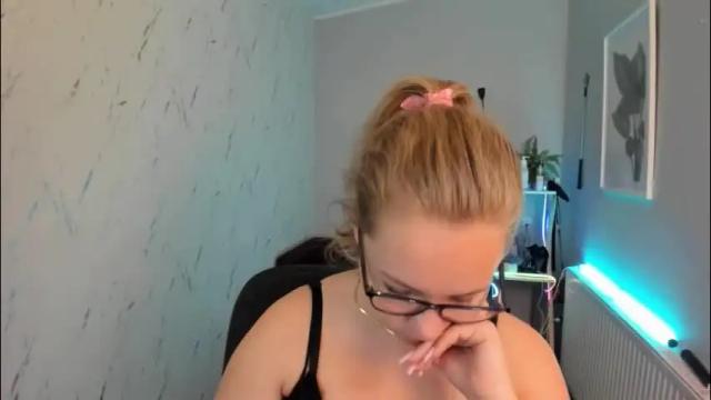 Image 7 of holly_bb95 Stream on Chaturbate on 1 month ago